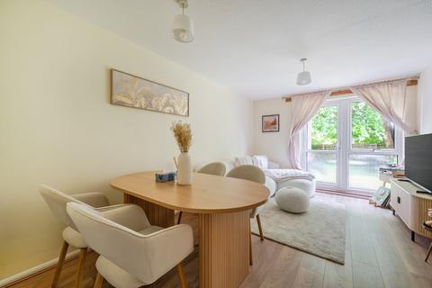 1 bedroom flat for sale, Elder Close, Winchester, Hampshire, SO22