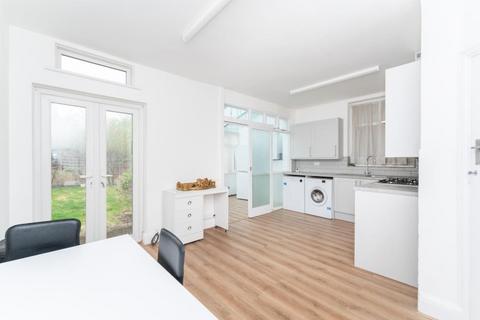 4 bedroom terraced house to rent, Cawdor Road, W7 2DD