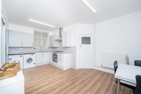 4 bedroom terraced house to rent, Cawdor Road, W7 2DD