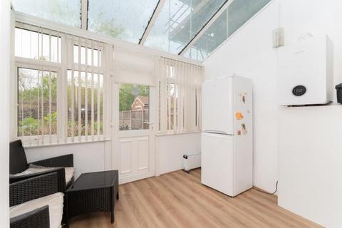 4 bedroom terraced house to rent, Cawdor Road, W7 2DD