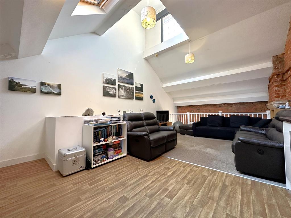 OPEN-PLAN Living Space 352