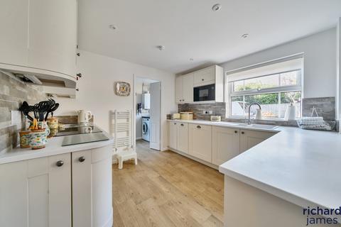 8 Robins Close, Royal Wootton Bassett, Swindon, SN4 8NU