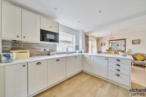 8 Robins Close, Royal Wootton Bassett, Swindon, SN4 8NU