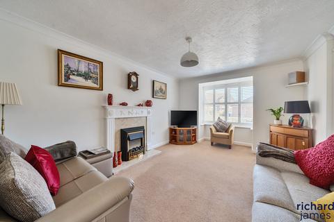 8 Robins Close, Royal Wootton Bassett, Swindon, SN4 8NU