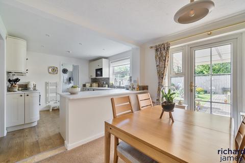 8 Robins Close, Royal Wootton Bassett, Swindon, SN4 8NU
