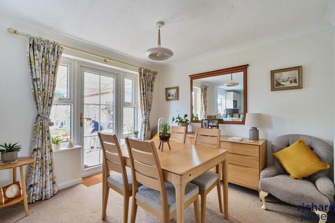 8 Robins Close, Royal Wootton Bassett, Swindon, SN4 8NU
