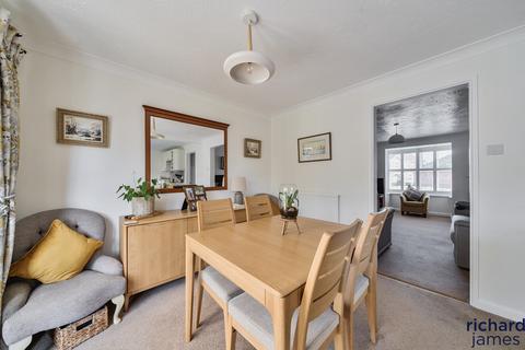 8 Robins Close, Royal Wootton Bassett, Swindon, SN4 8NU