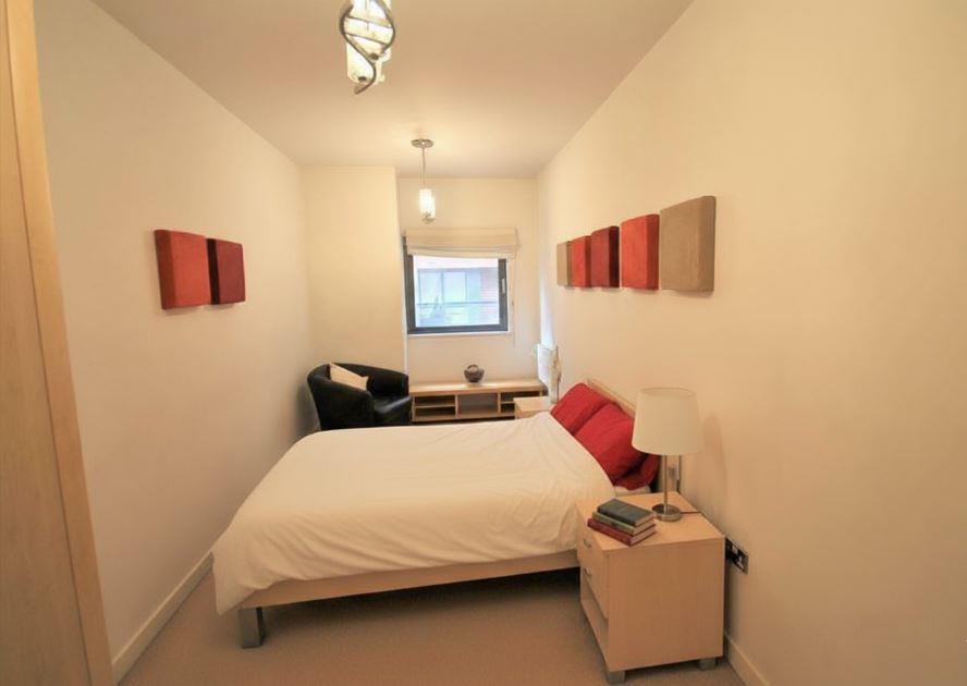 Bed 2.jpg