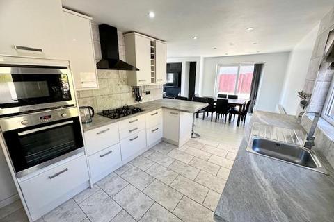 3 bedroom detached bungalow for sale, Heath Lea, Halifax