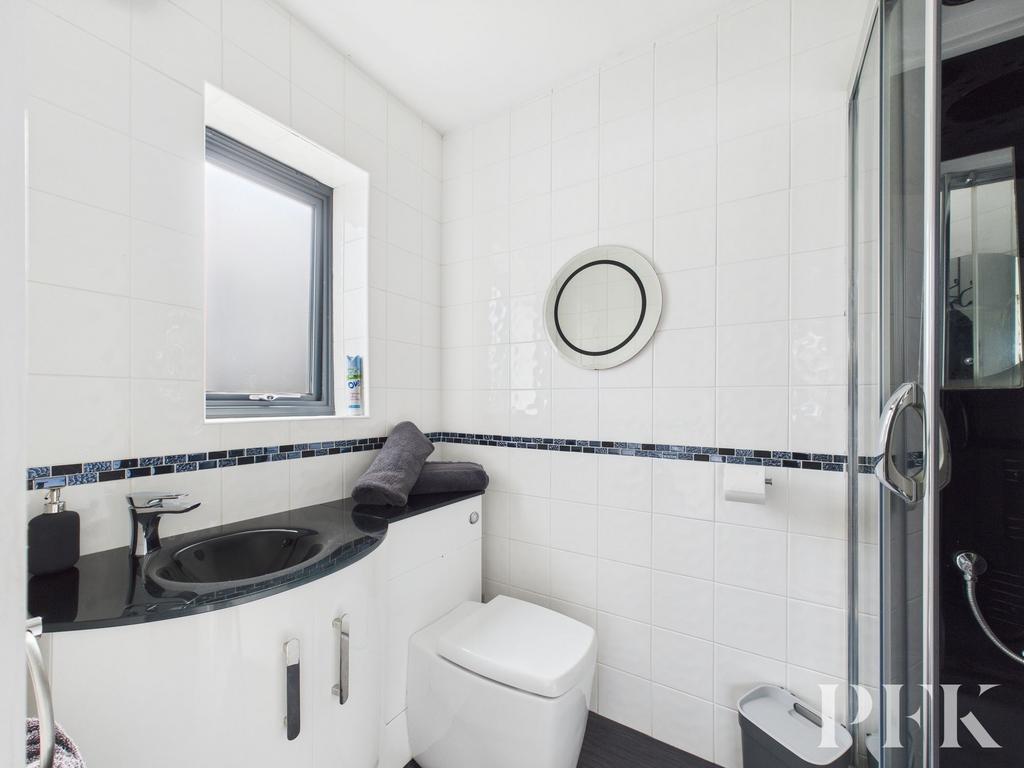 Ensuite Shower Room 2