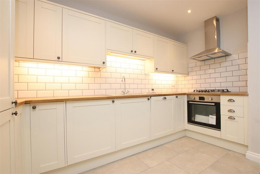 Kitchen (2).JPG