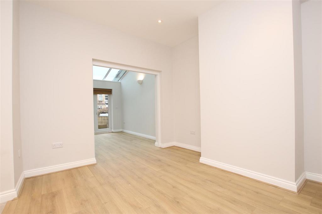 Living dining room.JPG