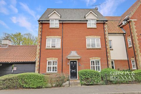 57 Bramble Tye, Laindon, Basildon, SS15 5GR