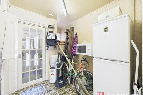 35 Manor Close, Dagenham, RM10 8BH