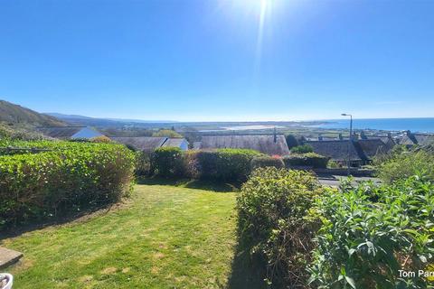 3 bedroom detached bungalow for sale, 5 Llwyn Y Gadair, LLanfair