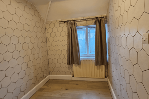 2 bedroom terraced house to rent, Coteford Street, London, SW17
