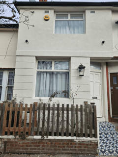 2 bedroom terraced house to rent, Coteford Street, London, SW17