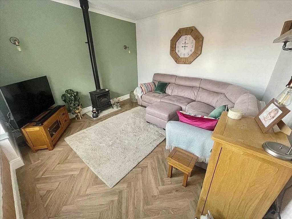 LOUNGE (rear)