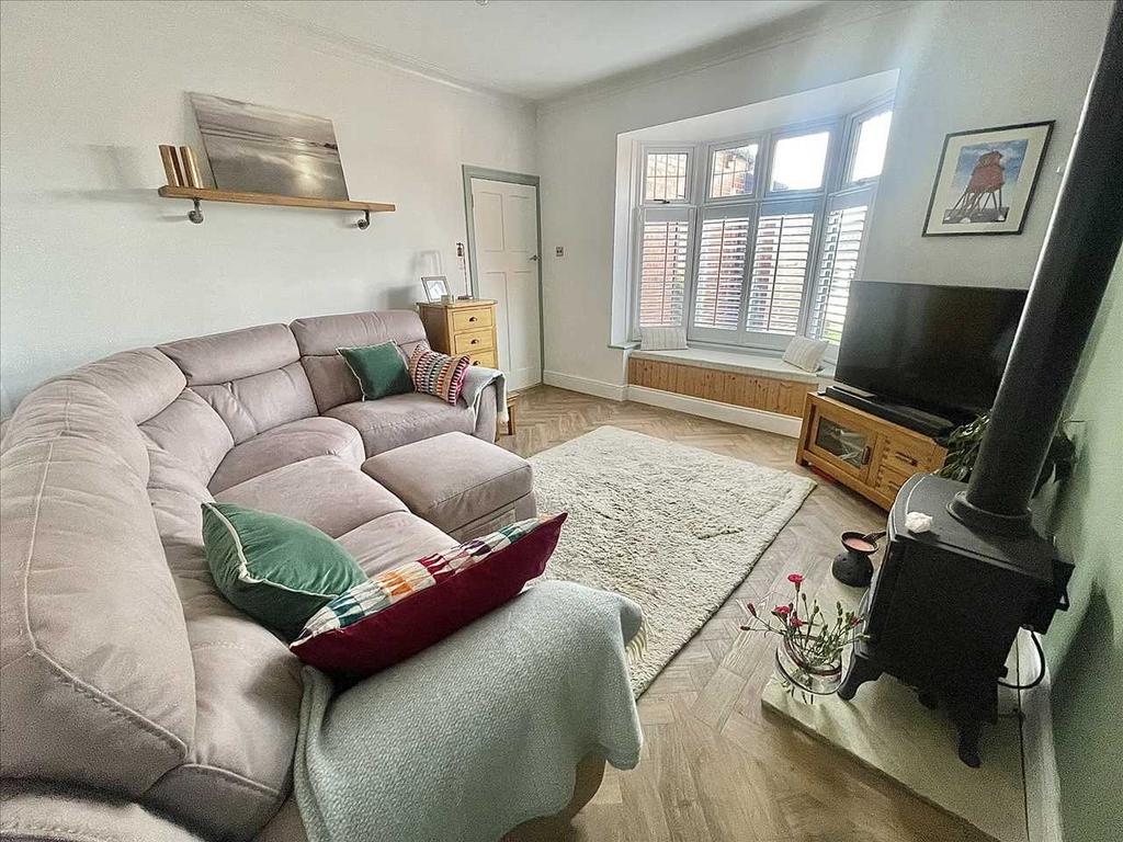 LOUNGE (rear)