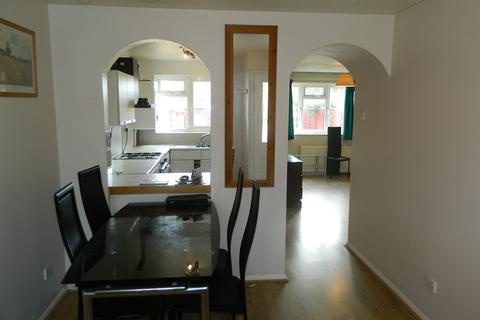3 bedroom terraced house to rent, Lowestoft Drive, Cippenham SL1