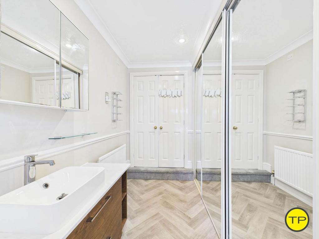 Ensuite