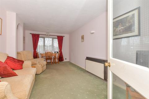 2 bedroom flat for sale, Berry Close, Hornchurch, Essex
