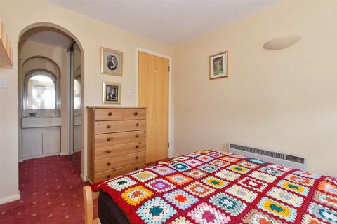 15 Berry Close, Hornchurch, RM12 6UB