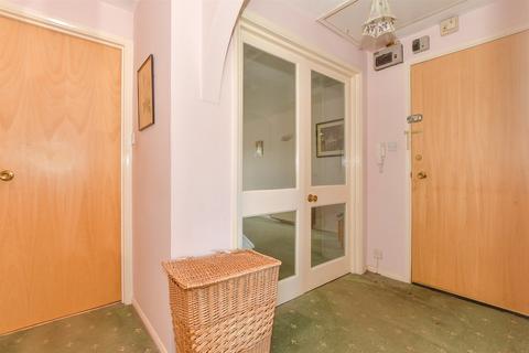 15 Berry Close, Hornchurch, RM12 6UB
