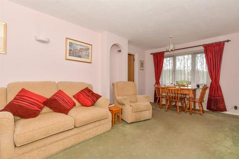 15 Berry Close, Hornchurch, RM12 6UB