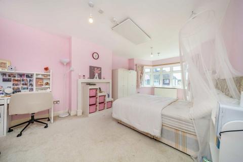 1 Farm Avenue, London, NW2 2EG