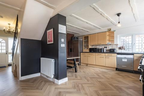 10 Allison Close, Waltham Abbey, EN9 3NY
