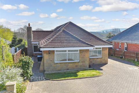 4 bedroom chalet for sale, Victoria Road, Freshwater PO40