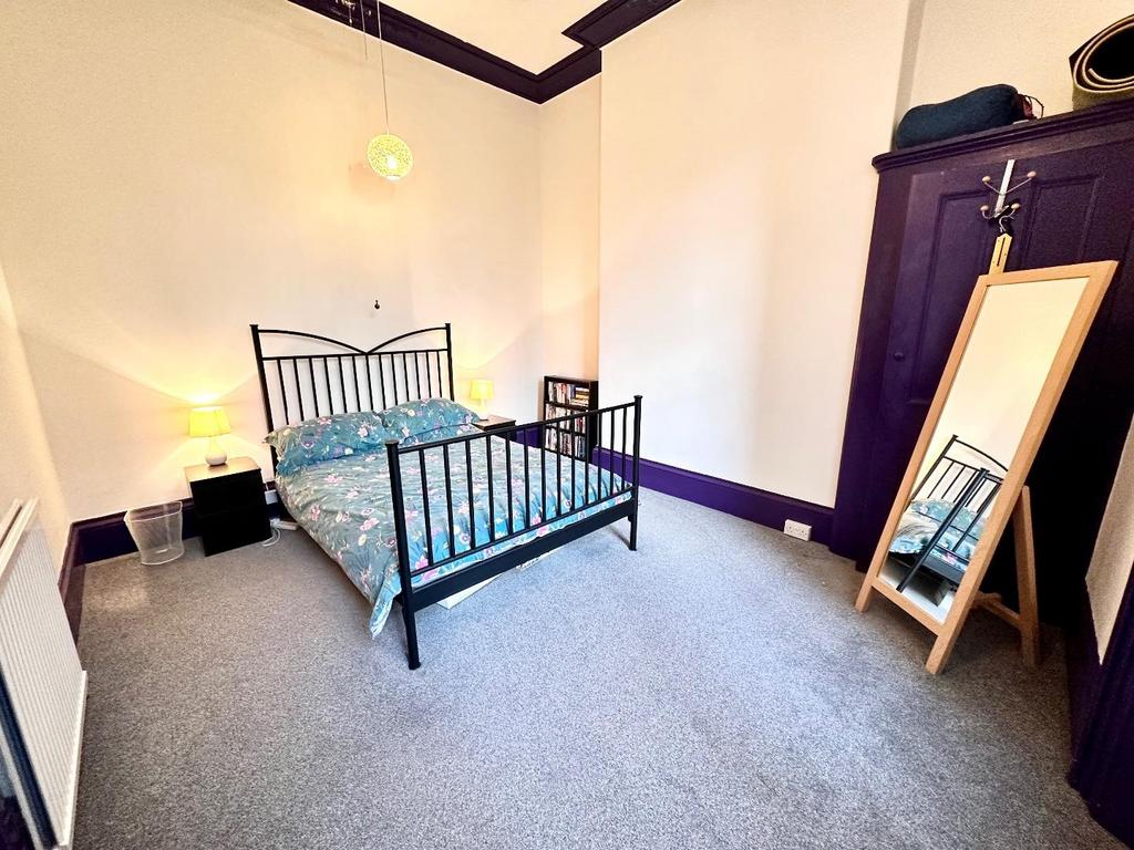 Guest bedroom