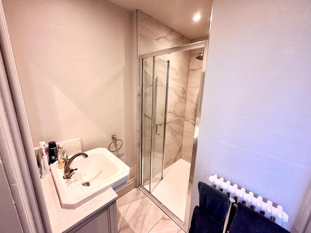 En suite shower