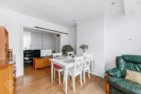 38 Rydal Crescent, Perivale, Greenford, UB6 8EG