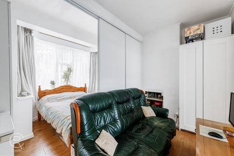 38 Rydal Crescent, Perivale, Greenford, UB6 8EG