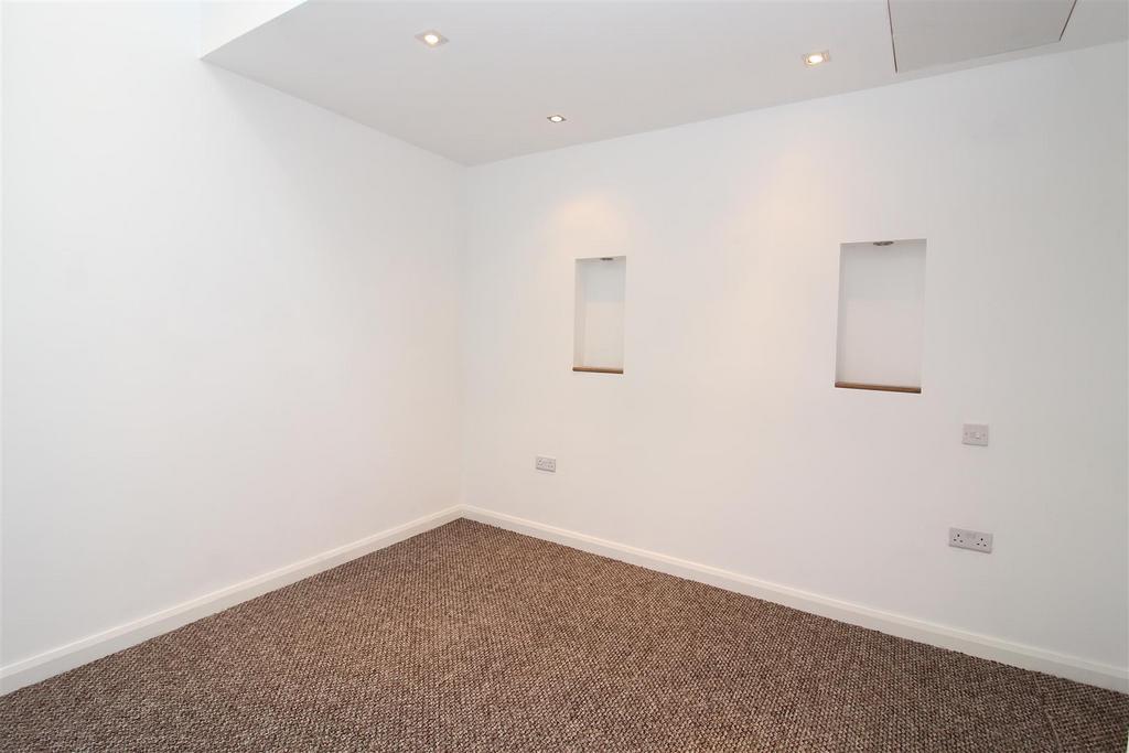 2 Padna Mew - Bedroom 1.jpg