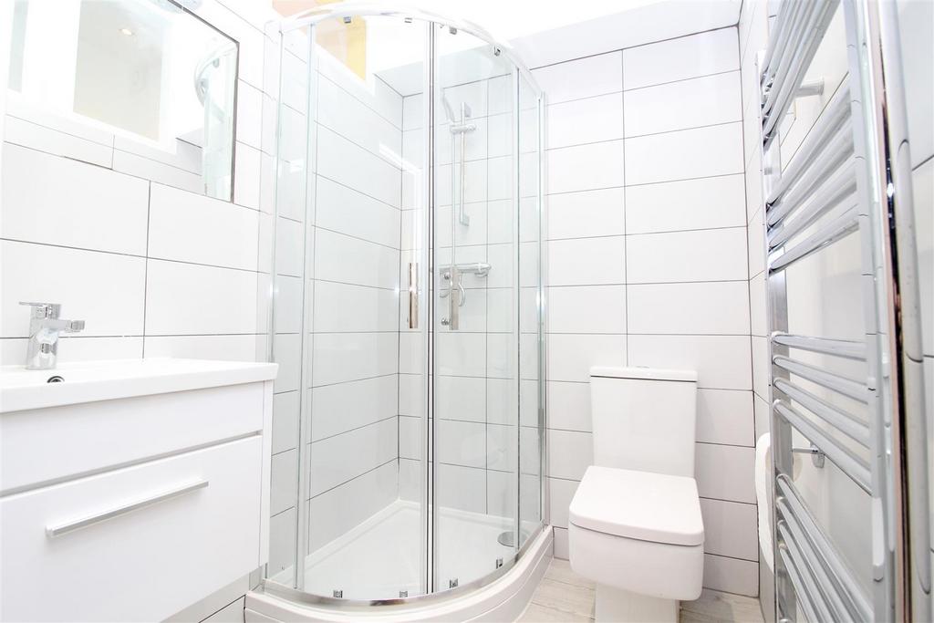 2 Padna Mew - Shower Room.jpg
