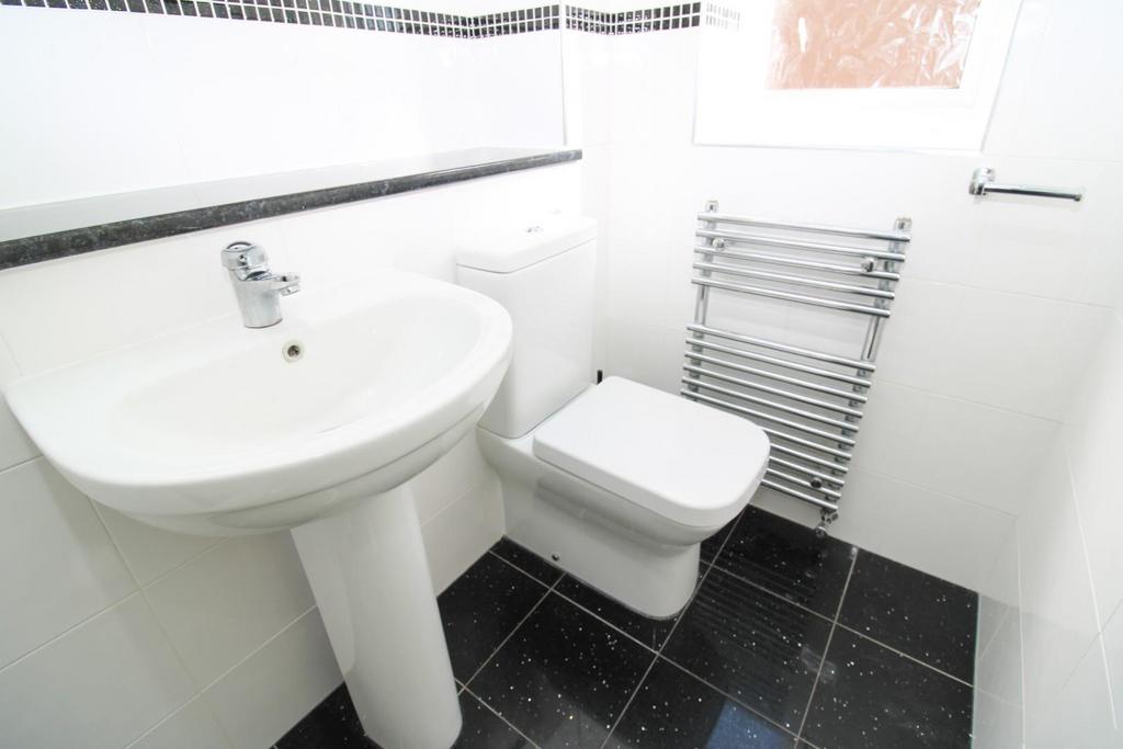 Ensuite shower room