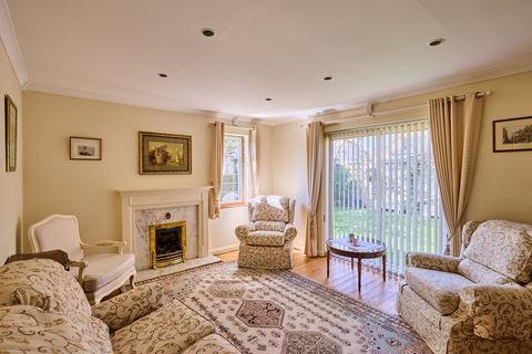 3 bedroom chalet for sale, Pensclose, Witney OX28