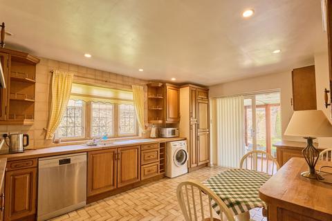 3 bedroom chalet for sale, Pensclose, Witney OX28