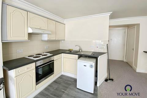 Studio to rent, Effingham Street, Kent CT11