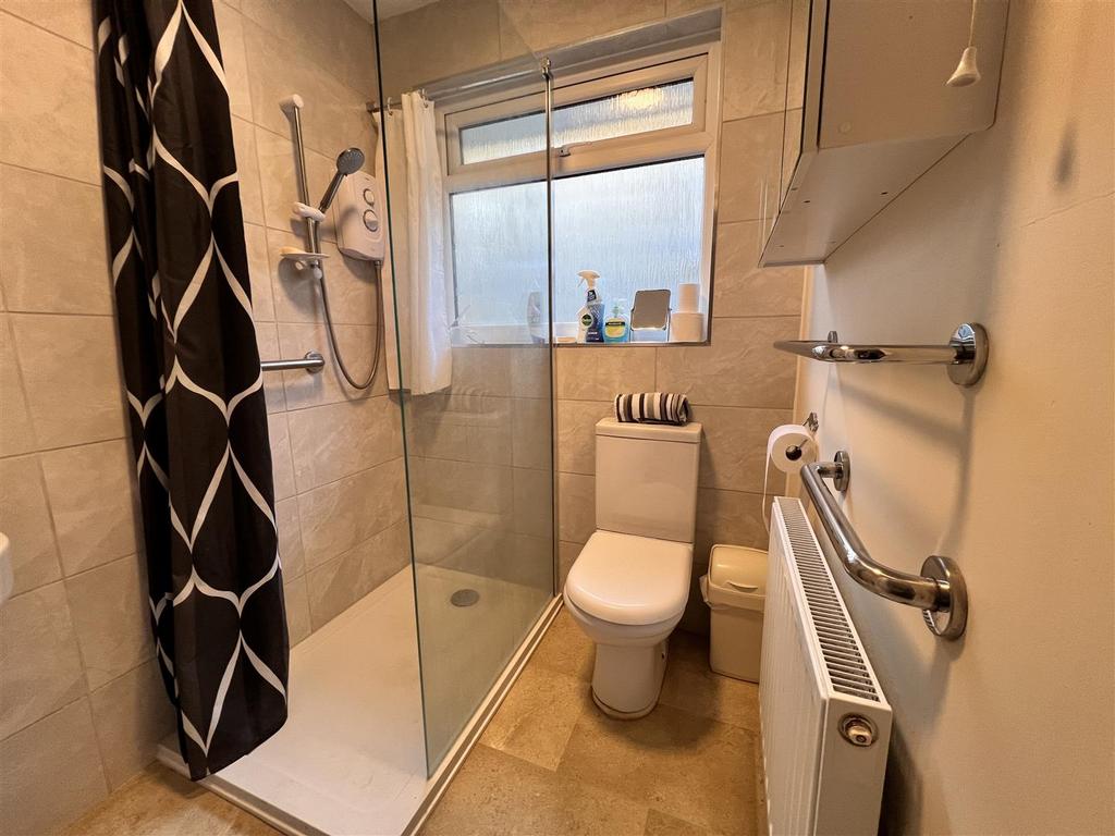 Shower Room: