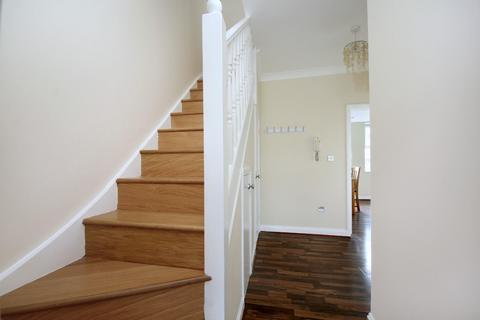 3 bedroom flat for sale, Churchfield Road, W3
