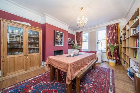 18 Wolverton Avenue, Kingston Upon Thames, KT2 7QD
