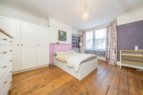 18 Wolverton Avenue, Kingston Upon Thames, KT2 7QD