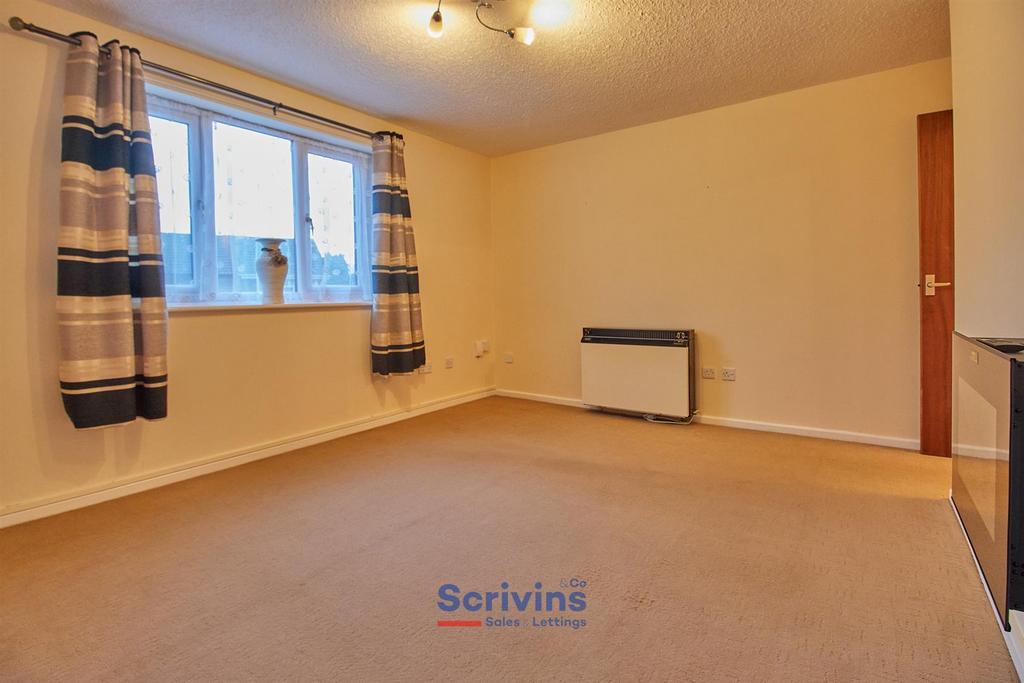 Lounge dining room to front