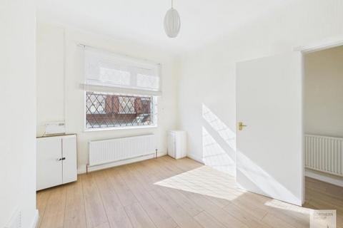 2 bedroom end of terrace house to rent, Barrington Street :: Clayton