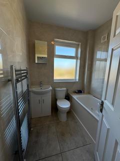 4 bedroom semi-detached house to rent, Bishop Ken Road, Harrow HA3