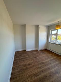 4 bedroom semi-detached house to rent, Bishop Ken Road, Harrow HA3